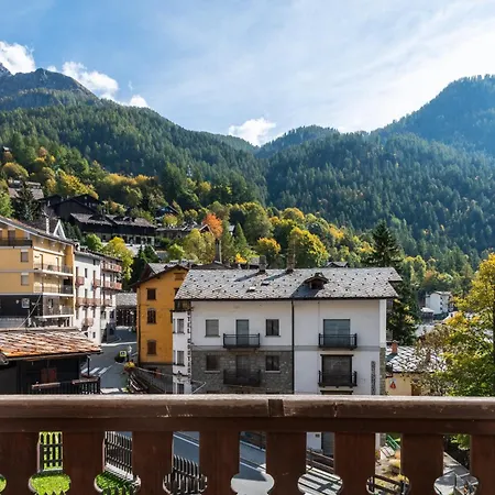 Semesterbostad Hellochalet - Casa Val - Your Walking Distance *