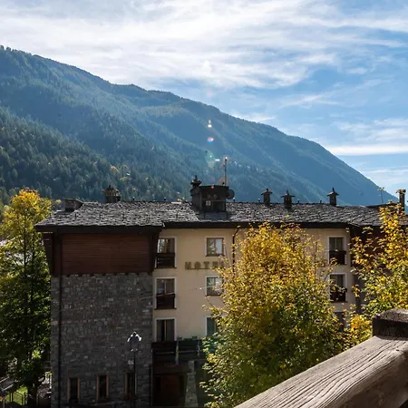 Semesterbostad Hellochalet - Casa Val - Your Walking Distance *